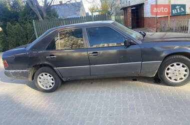 Седан Mercedes-Benz E-Class 1990 в 
