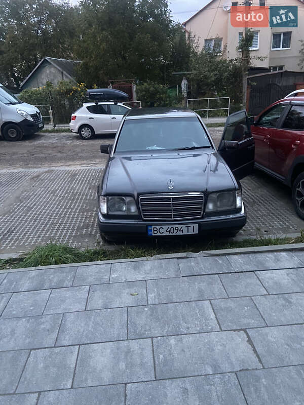 Седан Mercedes-Benz E-Class 1990 в 