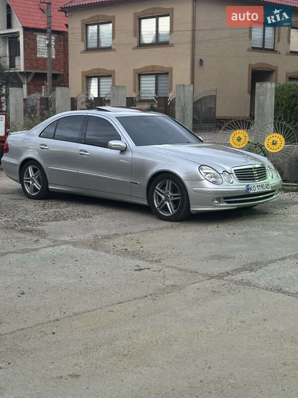 Седан Mercedes-Benz E-Class 2003 в Иршаве