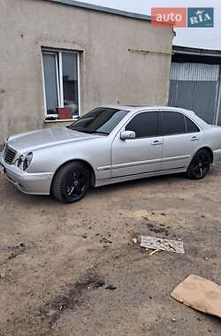 Седан Mercedes-Benz E-Class 2000 в 