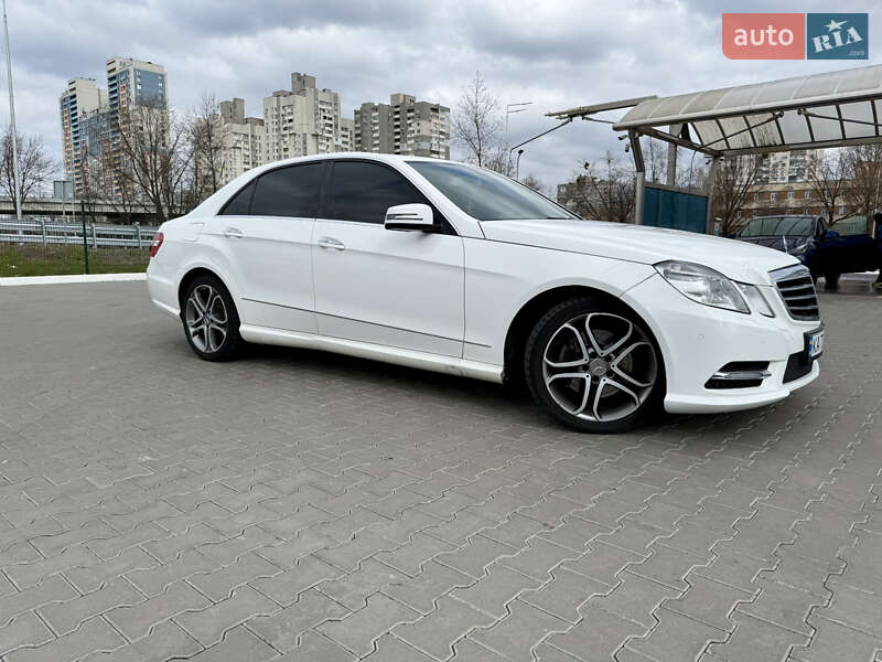 Седан Mercedes-Benz E-Class 2012 в Киеве