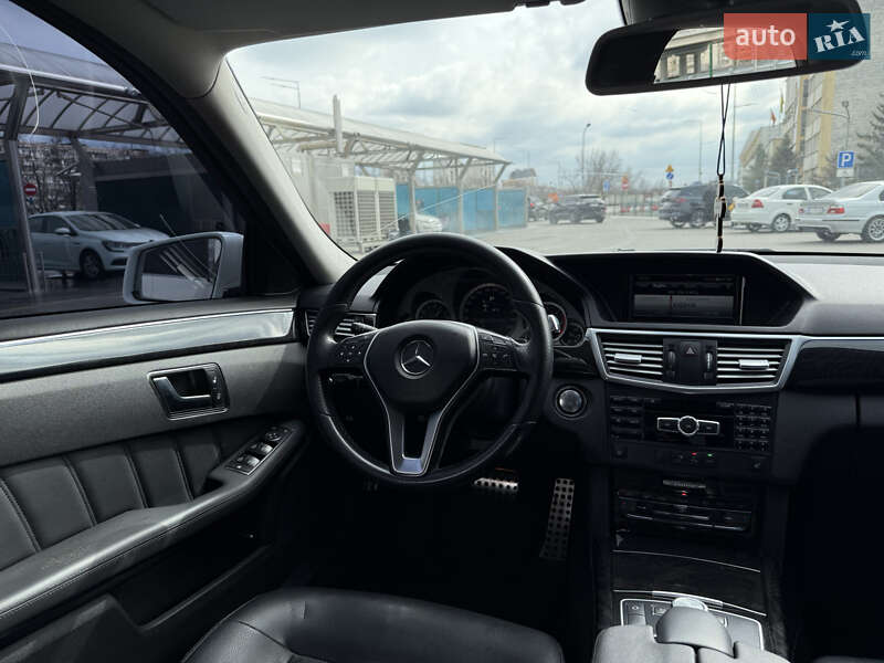 Седан Mercedes-Benz E-Class 2012 в Киеве