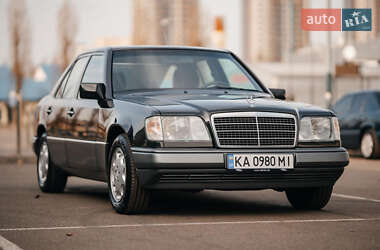 Седан Mercedes-Benz E-Class 1993 в Києві
