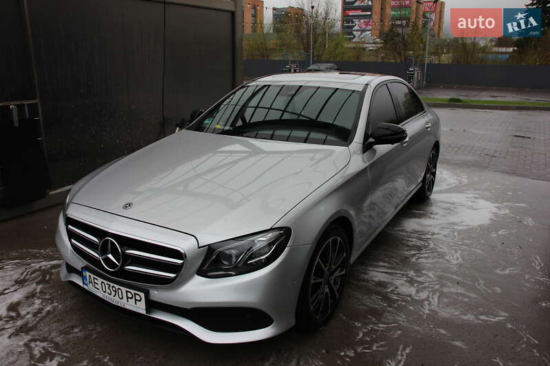 Седан Mercedes-Benz E-Class 2017 в Днепре