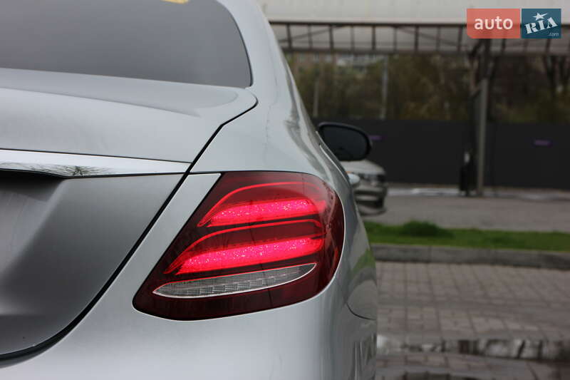 Седан Mercedes-Benz E-Class 2017 в Днепре