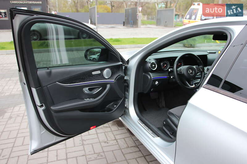 Седан Mercedes-Benz E-Class 2017 в Днепре