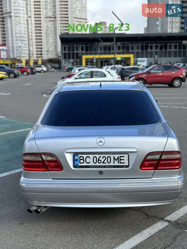 Седан Mercedes-Benz E-Class 2001 в Києві