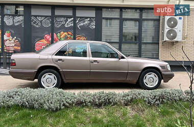 Седан Mercedes-Benz E-Class 1994 в 
