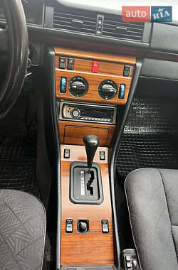 Седан Mercedes-Benz E-Class 1994 в 