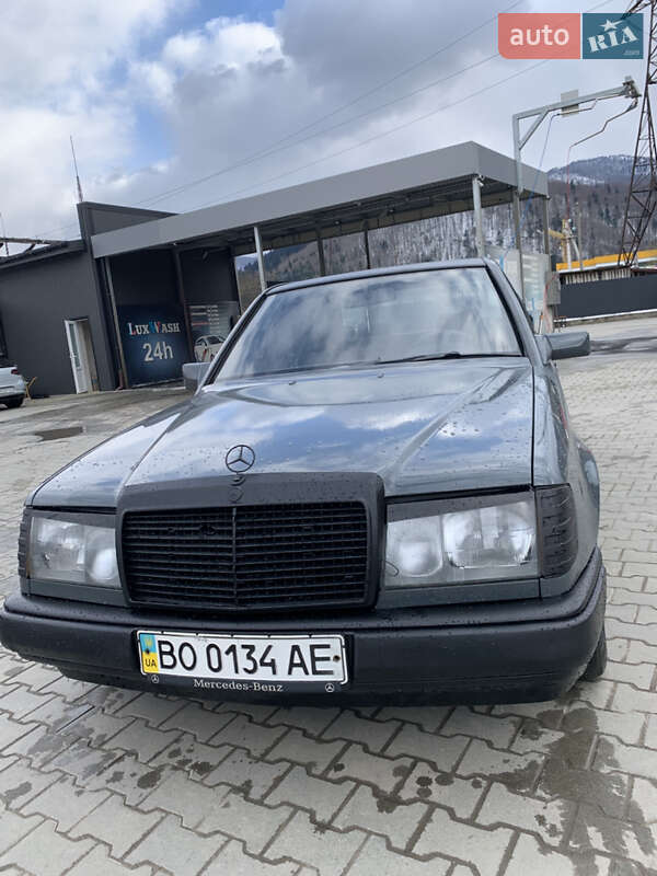 Седан Mercedes-Benz E-Class 1986 в 