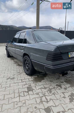 Седан Mercedes-Benz E-Class 1986 в 