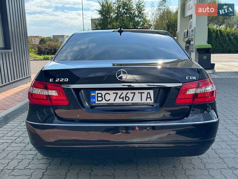 Седан Mercedes-Benz E-Class 2011 в Мостиске