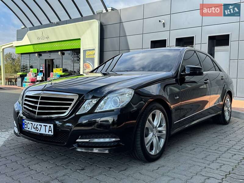 Седан Mercedes-Benz E-Class 2011 в Мостиске