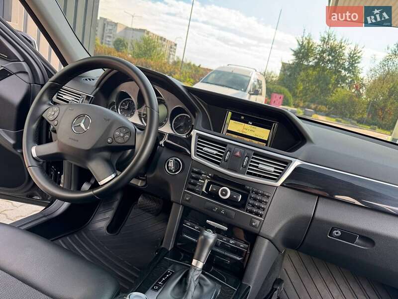Седан Mercedes-Benz E-Class 2011 в Мостиске