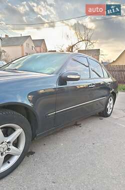 Седан Mercedes-Benz E-Class 2002 в 