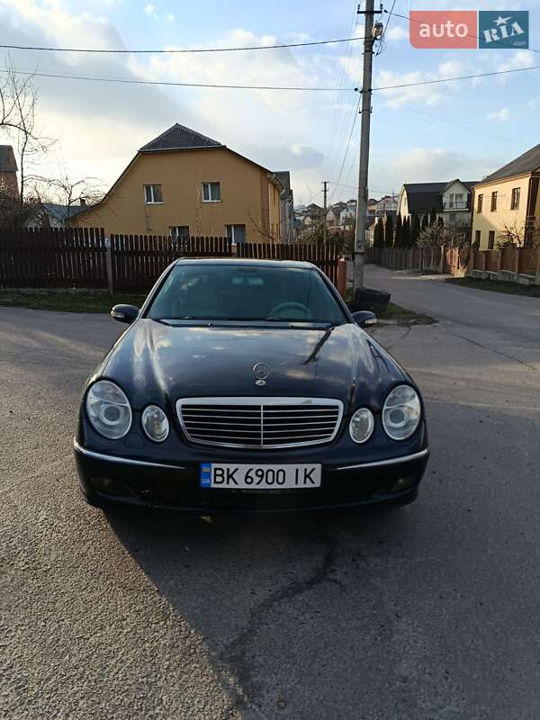 Седан Mercedes-Benz E-Class 2002 в 