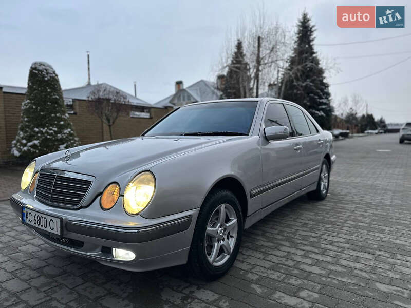 Седан Mercedes-Benz E-Class 2000 в 