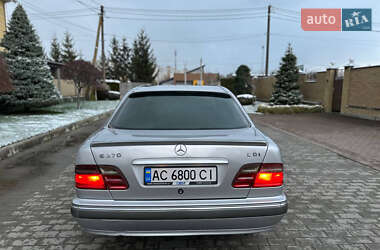Седан Mercedes-Benz E-Class 2000 в 