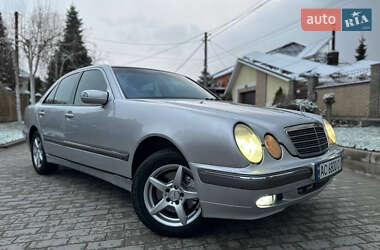 Седан Mercedes-Benz E-Class 2000 в 