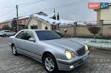 Седан Mercedes-Benz E-Class 2000 в 