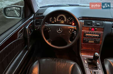 Седан Mercedes-Benz E-Class 2000 в 