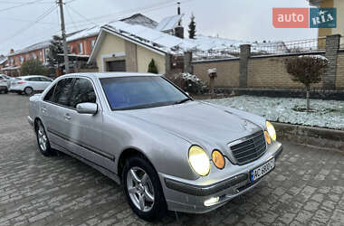 Седан Mercedes-Benz E-Class 2000 в 
