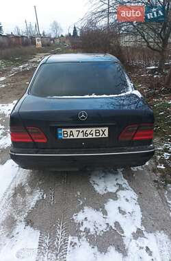 Седан Mercedes-Benz E-Class 1999 в 