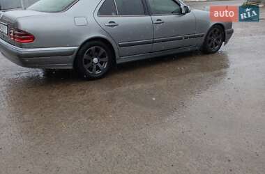 Седан Mercedes-Benz E-Class 2000 в 