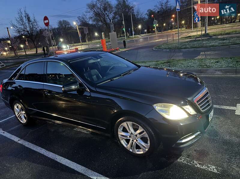Седан Mercedes-Benz E-Class 2011 в Львове