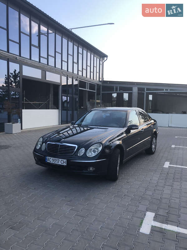 Седан Mercedes-Benz E-Class 2002 в Ровно