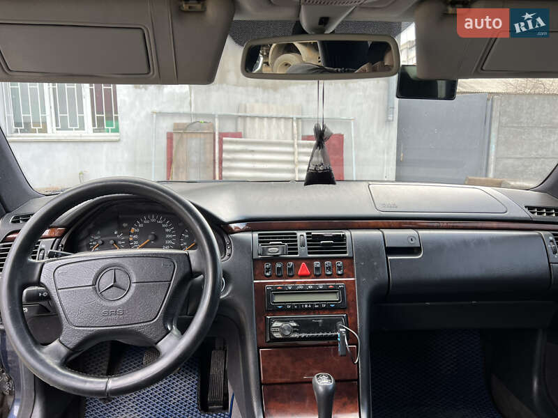 Седан Mercedes-Benz E-Class 1998 в Нежине