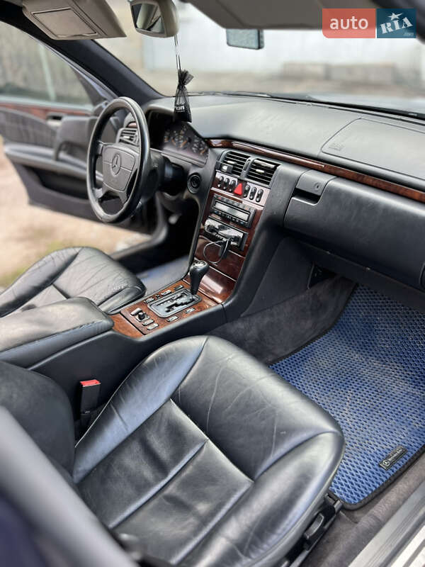 Седан Mercedes-Benz E-Class 1998 в Нежине