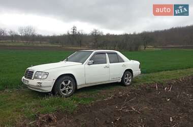 Седан Mercedes-Benz E-Class 1986 в 