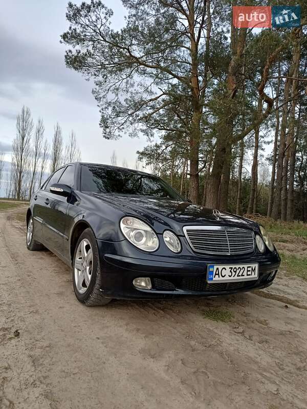 Седан Mercedes-Benz E-Class 2002 в Владимире