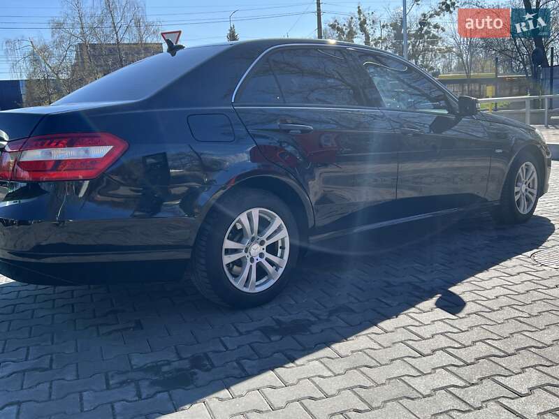 Седан Mercedes-Benz E-Class 2010 в Ровно