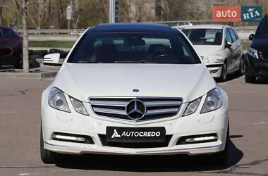 Купе Mercedes-Benz E-Class 2011 в 