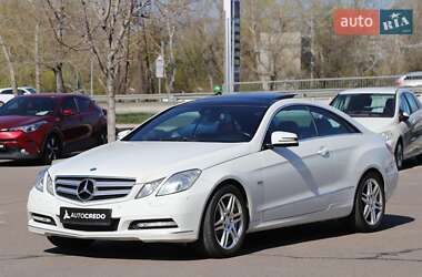 Купе Mercedes-Benz E-Class 2011 в 