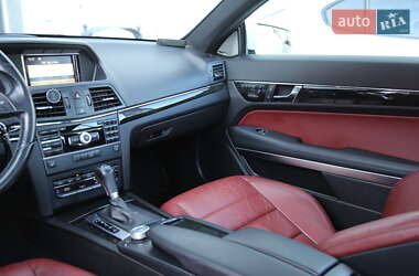 Купе Mercedes-Benz E-Class 2011 в 