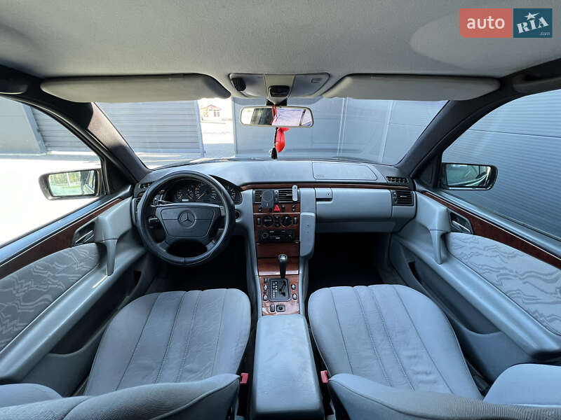 Седан Mercedes-Benz E-Class 1998 в Киеве