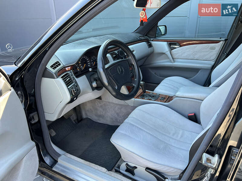 Седан Mercedes-Benz E-Class 1998 в Киеве