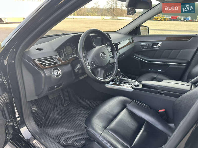 Седан Mercedes-Benz E-Class 2011 в Могилев-Подольске