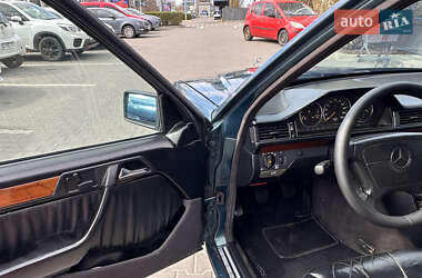Седан Mercedes-Benz E-Class 1995 в 