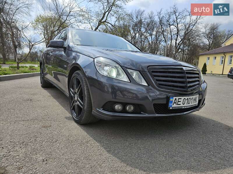 Седан Mercedes-Benz E-Class 2010 в 