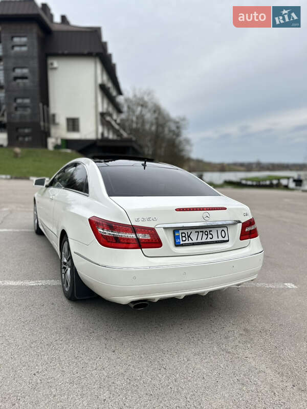 Купе Mercedes-Benz E-Class 2011 в Ровно фото 2 Купе Mercedes-Benz E-Class 2011 в Ровно
