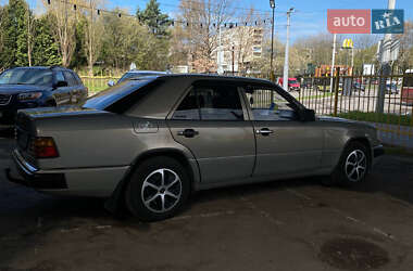 Седан Mercedes-Benz E-Class 1990 в 