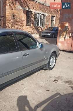 Седан Mercedes-Benz E-Class 1998 в 