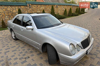 Седан Mercedes-Benz E-Class 2001 в 