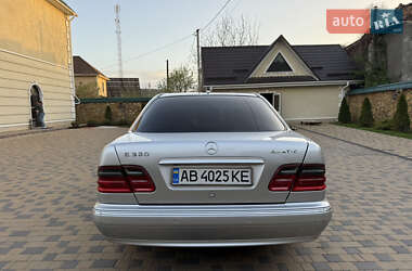 Седан Mercedes-Benz E-Class 2001 в 