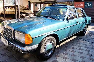 Седан Mercedes-Benz E-Class 1980 в 