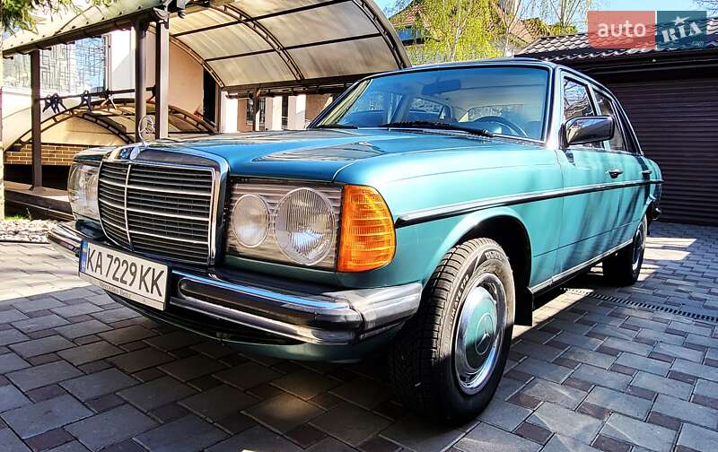 Седан Mercedes-Benz E-Class 1980 в 